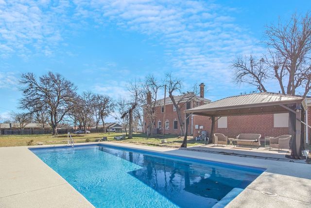 1216 S Colorado Street, Coleman, TX 76834