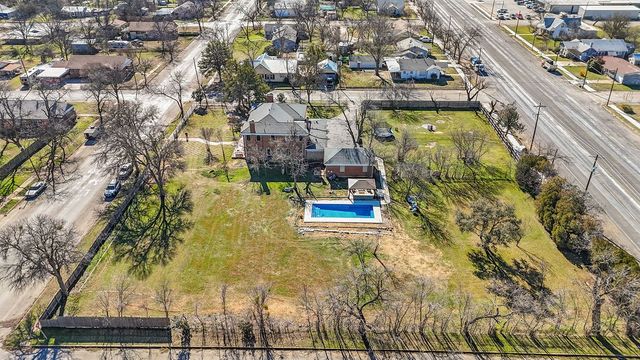1216 S Colorado Street, Coleman, TX 76834