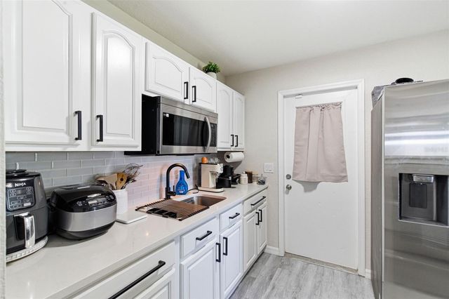 6401 N HALE AVENUE, Tampa, FL 33614