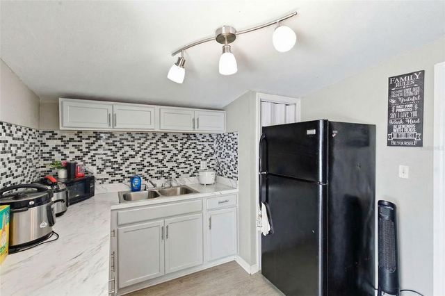 6401 N HALE AVENUE, Tampa, FL 33614