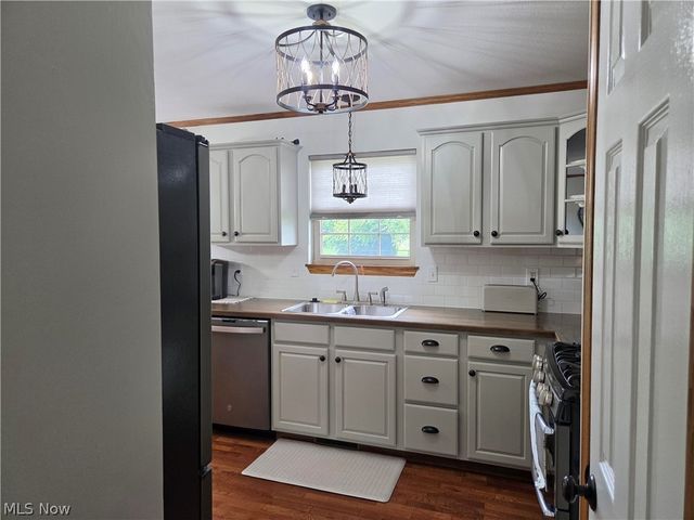 578 Parkside Reserve Street, Wellington, OH 44090