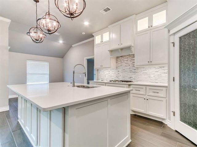 2009 Hidden Prairie Court, Edmond, OK 73013