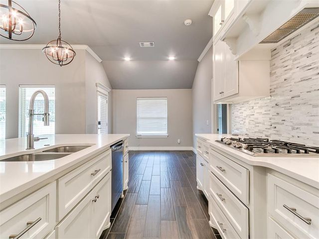 2009 Hidden Prairie Court, Edmond, OK 73013