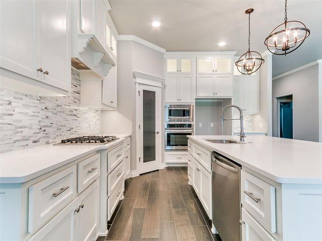 2009 Hidden Prairie Court, Edmond, OK 73013