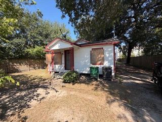 866 N Victory Drive, Houston, TX 77088