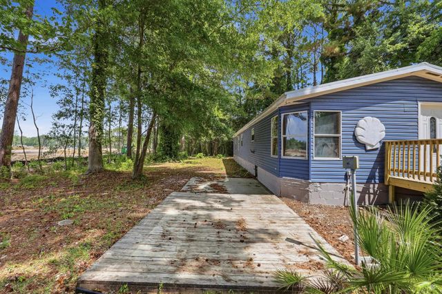 1922 N Twisted Oak Dr., Little River, SC 29566
