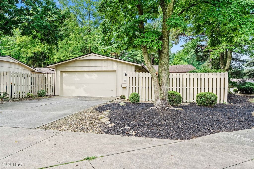 19767 Dell Drive, Strongsville, OH 44149