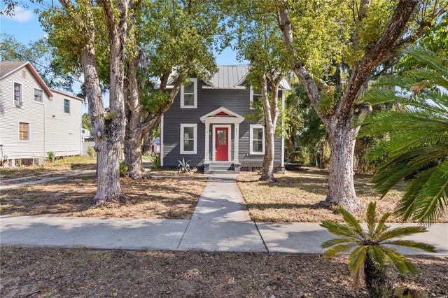 821 E LEMON AVENUE, Eustis, FL 32726