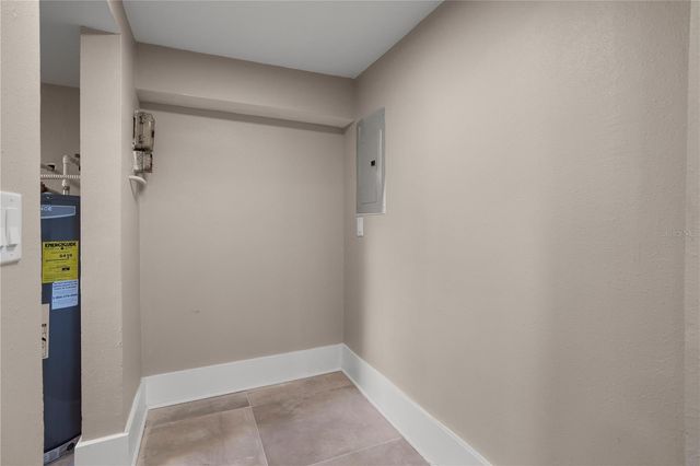 821 E LEMON AVENUE, Eustis, FL 32726