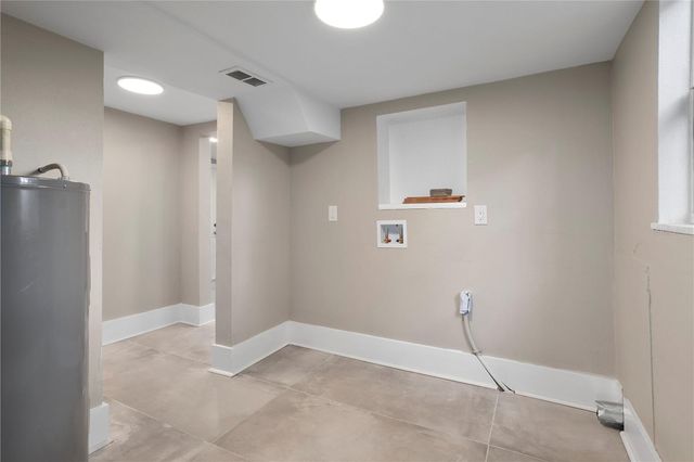 821 E LEMON AVENUE, Eustis, FL 32726