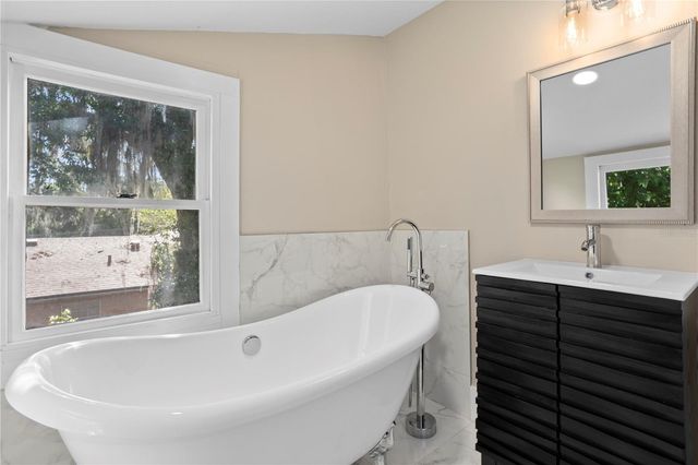 821 E LEMON AVENUE, Eustis, FL 32726