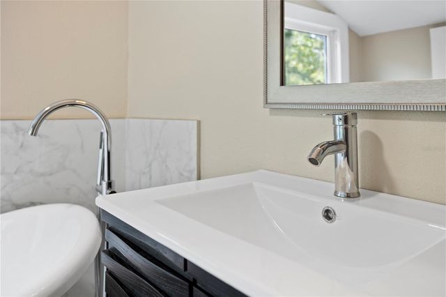 821 E LEMON AVENUE, Eustis, FL 32726