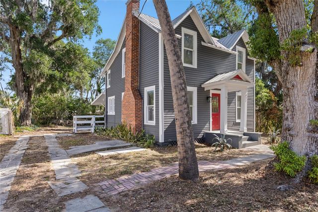 821 E LEMON AVENUE, Eustis, FL 32726