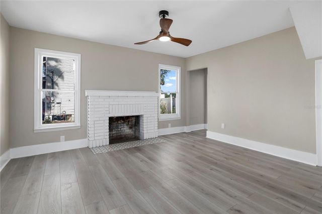 821 E LEMON AVENUE, Eustis, FL 32726