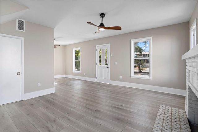 821 E LEMON AVENUE, Eustis, FL 32726