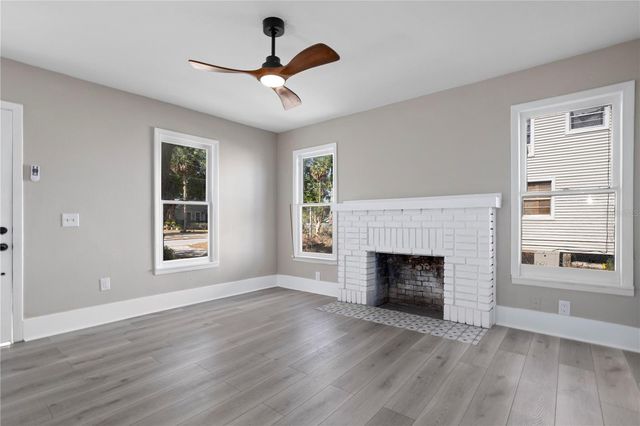 821 E LEMON AVENUE, Eustis, FL 32726