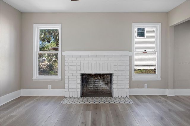 821 E LEMON AVENUE, Eustis, FL 32726