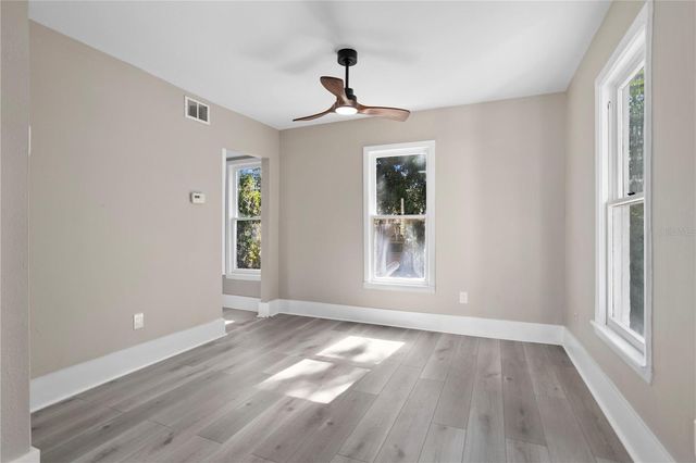 821 E LEMON AVENUE, Eustis, FL 32726