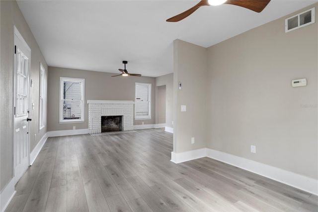 821 E LEMON AVENUE, Eustis, FL 32726