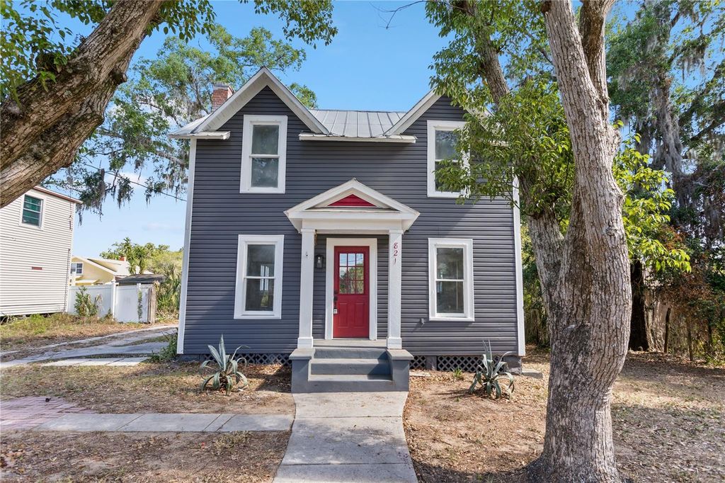 821 E LEMON AVENUE, Eustis, FL 32726