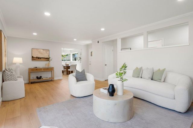 117 Hollycrest Drive, Los Gatos, CA 95032