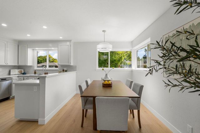 117 Hollycrest Drive, Los Gatos, CA 95032