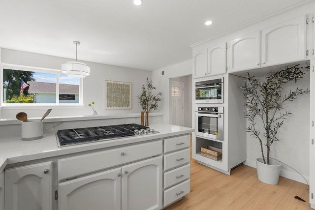 117 Hollycrest Drive, Los Gatos, CA 95032