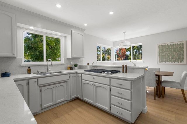 117 Hollycrest Drive, Los Gatos, CA 95032