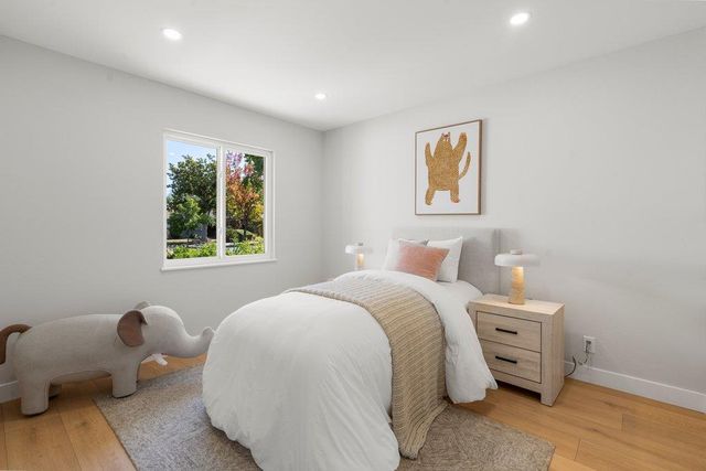 117 Hollycrest Drive, Los Gatos, CA 95032