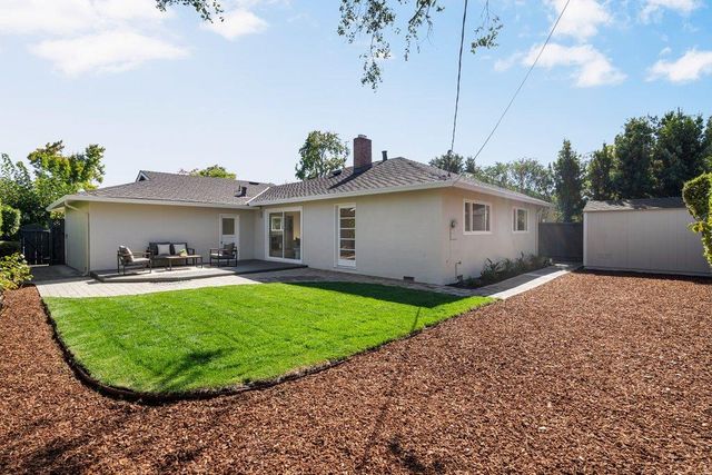 117 Hollycrest Drive, Los Gatos, CA 95032