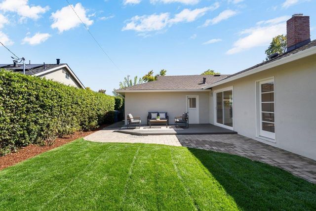 117 Hollycrest Drive, Los Gatos, CA 95032