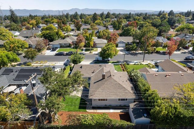 117 Hollycrest Drive, Los Gatos, CA 95032