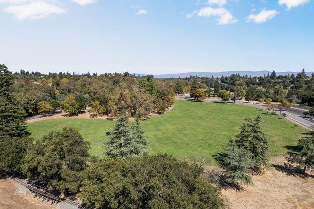 117 Hollycrest Drive, Los Gatos, CA 95032