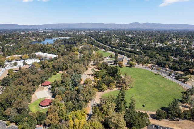 117 Hollycrest Drive, Los Gatos, CA 95032