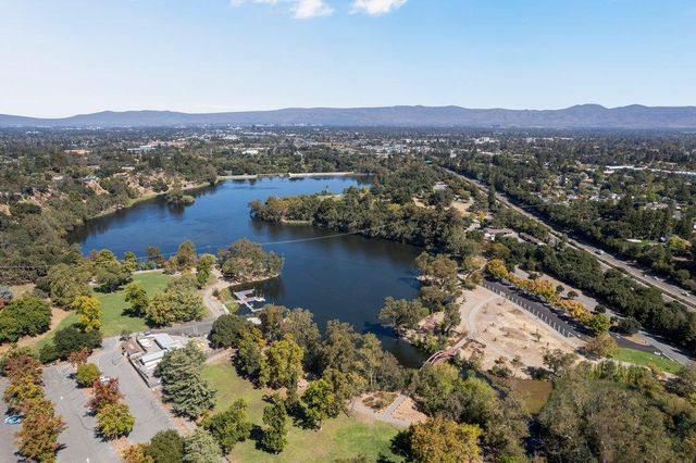 117 Hollycrest Drive, Los Gatos, CA 95032