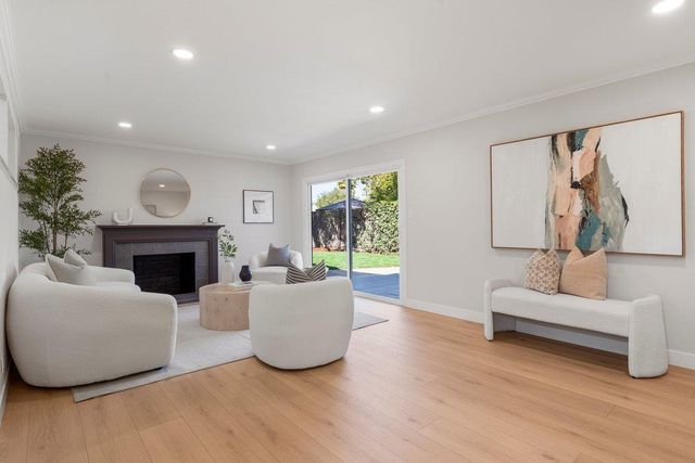 117 Hollycrest Drive, Los Gatos, CA 95032