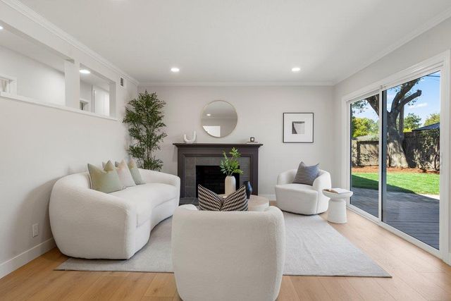 117 Hollycrest Drive, Los Gatos, CA 95032