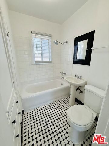 1801 W 39th Street 3883, Los Angeles, CA 90062