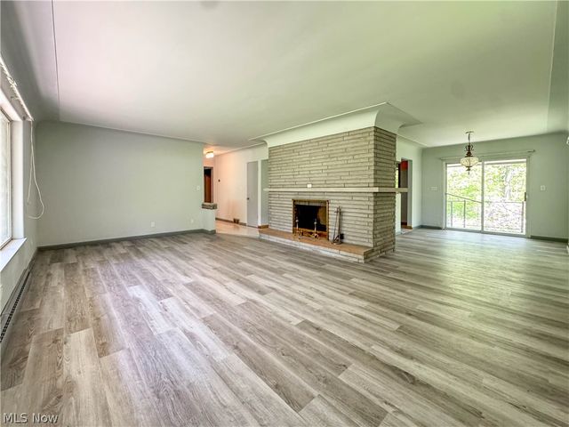 1050 Park Circle, Girard, OH 44420