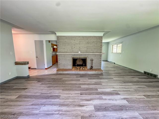 1050 Park Circle, Girard, OH 44420
