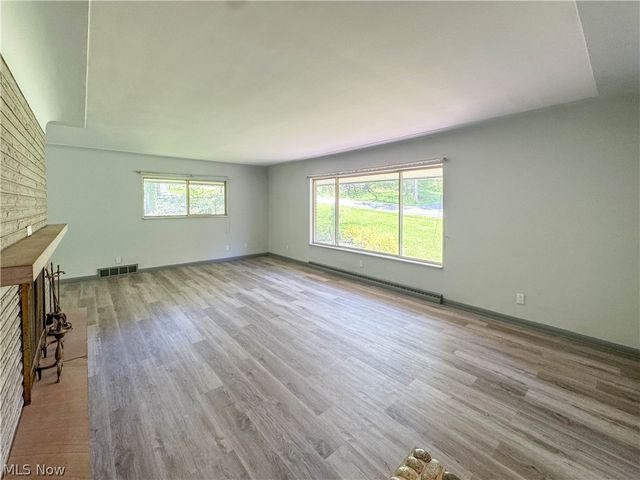 1050 Park Circle, Girard, OH 44420