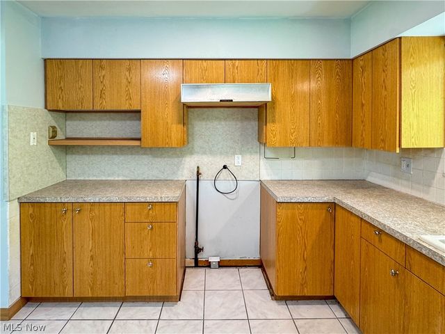 1050 Park Circle, Girard, OH 44420