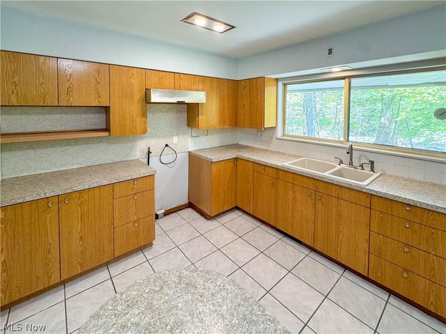 1050 Park Circle, Girard, OH 44420