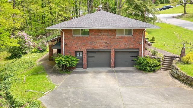 1050 Park Circle, Girard, OH 44420