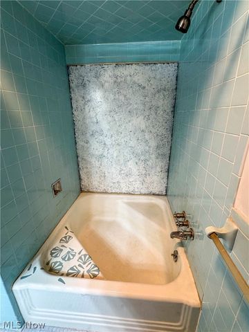 1050 Park Circle, Girard, OH 44420
