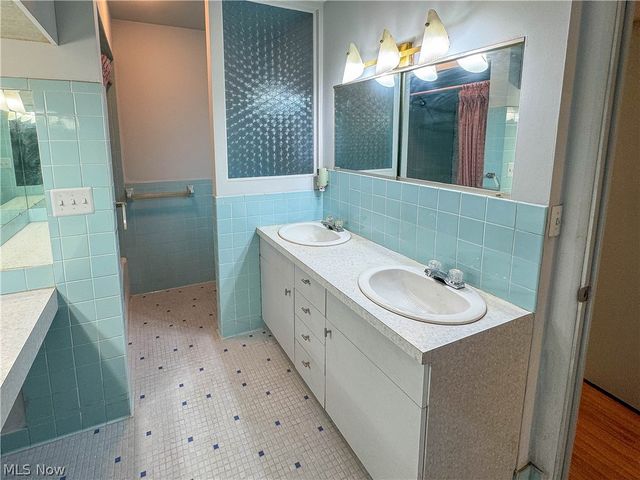 1050 Park Circle, Girard, OH 44420
