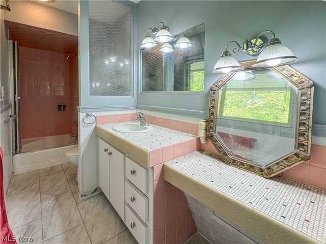 1050 Park Circle, Girard, OH 44420