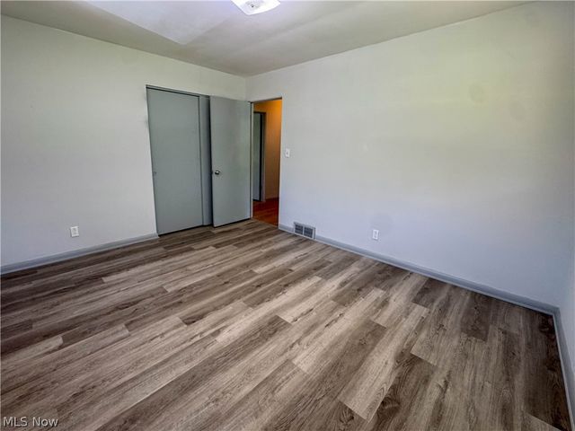 1050 Park Circle, Girard, OH 44420