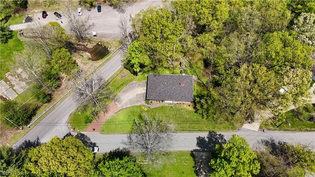 1050 Park Circle, Girard, OH 44420