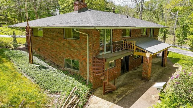 1050 Park Circle, Girard, OH 44420